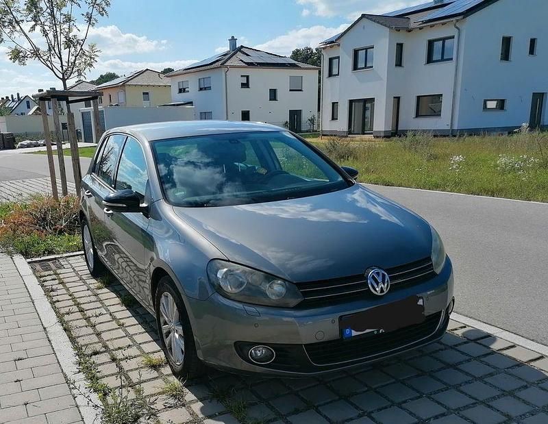 Grau Gebraucht 2012 VW Golf VII Style Limousine | 5.300 € (Superpreis) - Bild 1/4