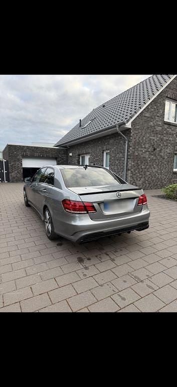 Gebraucht Mercedes E500 Avantgarde 408 PS (300 kW) 2013 Grau Limousine