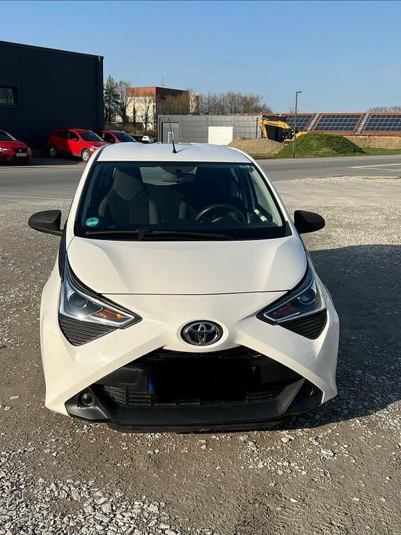 Gebraucht Toyota Aygo 72 PS (52 kW) 2019 Weiß Kleinwagen