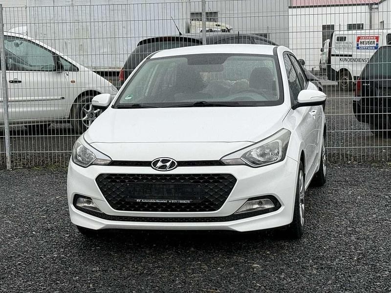 Gebraucht Hyundai i20 Classic 75 PS (55 kW) 2016 Weiß Kleinwagen