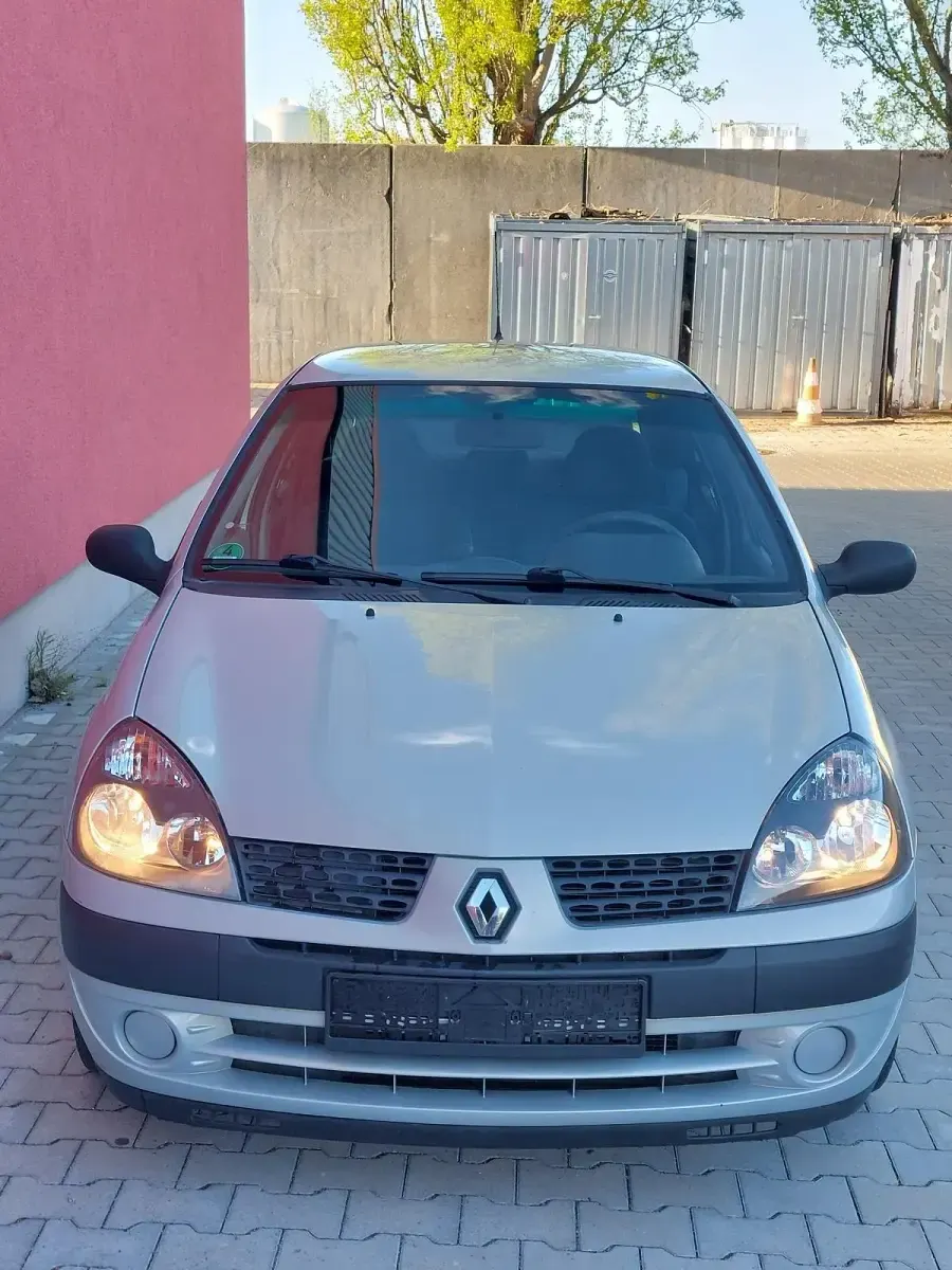 Gebraucht Renault Clio II 55 PS (40 kW) 2003 Silber Kleinwagen