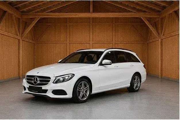 Gebraucht Mercedes C180 116 PS (85 kW) 2017 Weiß Limousine