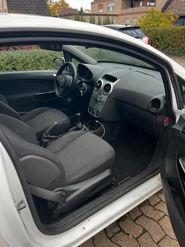 Gebraucht Opel Corsa 75 PS (55 kW) 2013 Weiß Kleinwagen