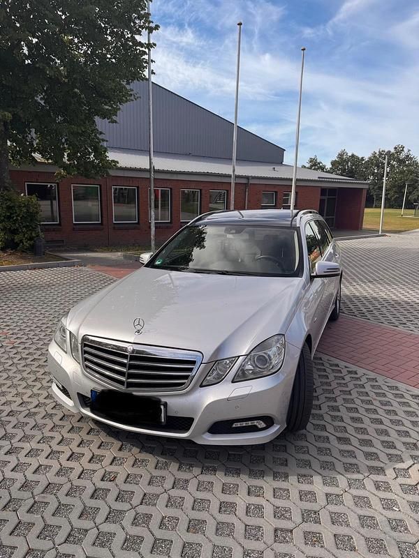 Silber Gebraucht 2010 Mercedes E350 Kombi | 8.500 € (Etwas zu teuer) - Bild 1/4