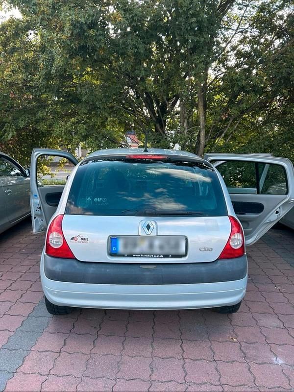 Silber Gebraucht 2003 Renault Clio II Kleinwagen | 1.350 € - Bild 1/4