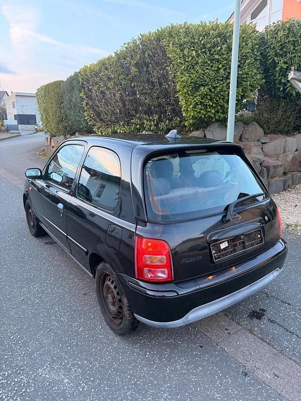 Usata Nissan Micra 59 CV (43 kW) 2001 Nero Utilitaria