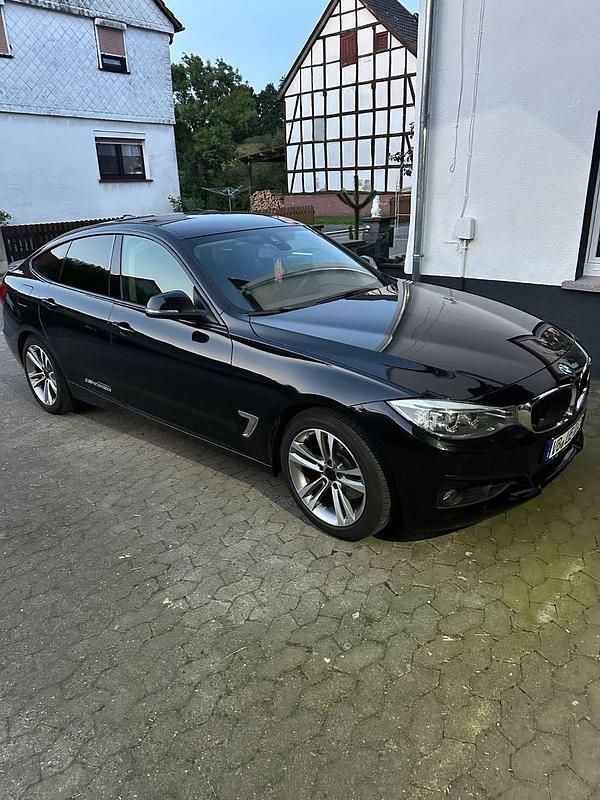 Schwarz Gebraucht 2014 BMW 325 Gran Turismo Sport Line Limousine | 16.300 € (Fairer Preis) - Bild 1/4