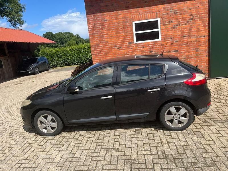 Schwarz Gebraucht 2008 Renault Mégane III Dynamique Limousine | 2.000 € (Guter Preis) - Bild 1/4