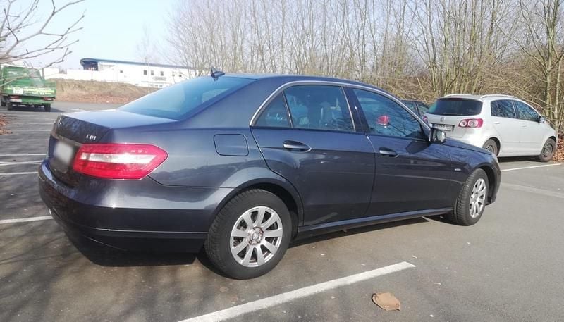 Gebraucht Mercedes E220 170 PS (125 kW) 2011 Grau Limousine