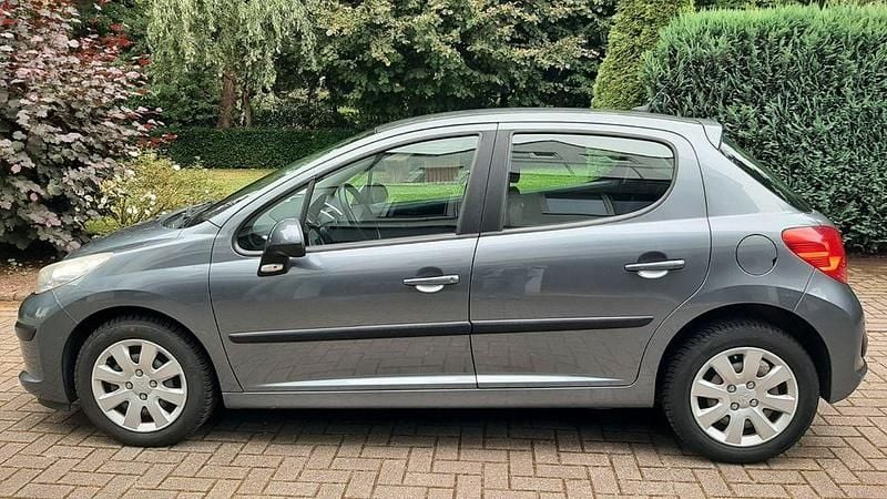 Silber Gebraucht 2009 Peugeot 207 Tendance Limousine | 2.490 € (Fairer Preis) - Bild 1/4