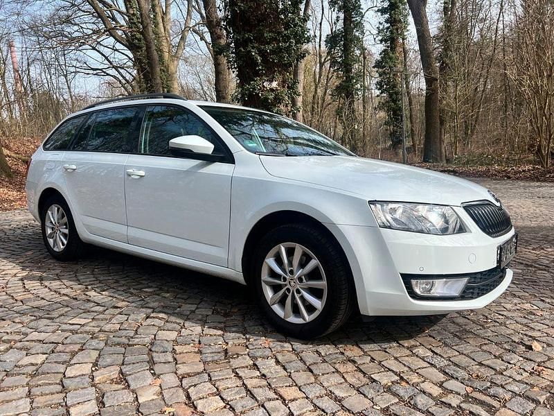 Gebraucht Skoda Octavia 150 PS (110 kW) 2016 Weiß Kleinwagen