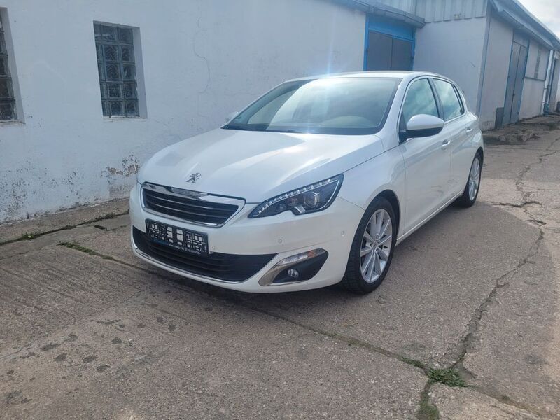 Lack weiss perlglänzend/metall Gebraucht 2013 Peugeot 308 Allure Limousine | 8.900 € (Etwas zu teuer) - Bild 1/4