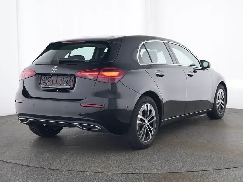 Gebraucht Mercedes A200 Advanced Plus 150 PS (110 kW) 2025 Lack kosmosschwarz Limousine