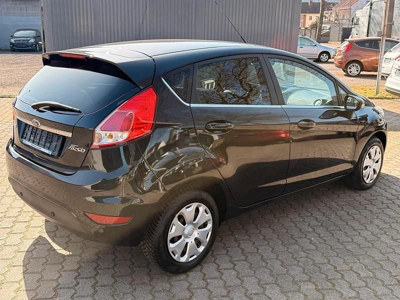 Gebraucht Ford Fiesta 101 PS (74 kW) 2014 Schwarz Kleinwagen