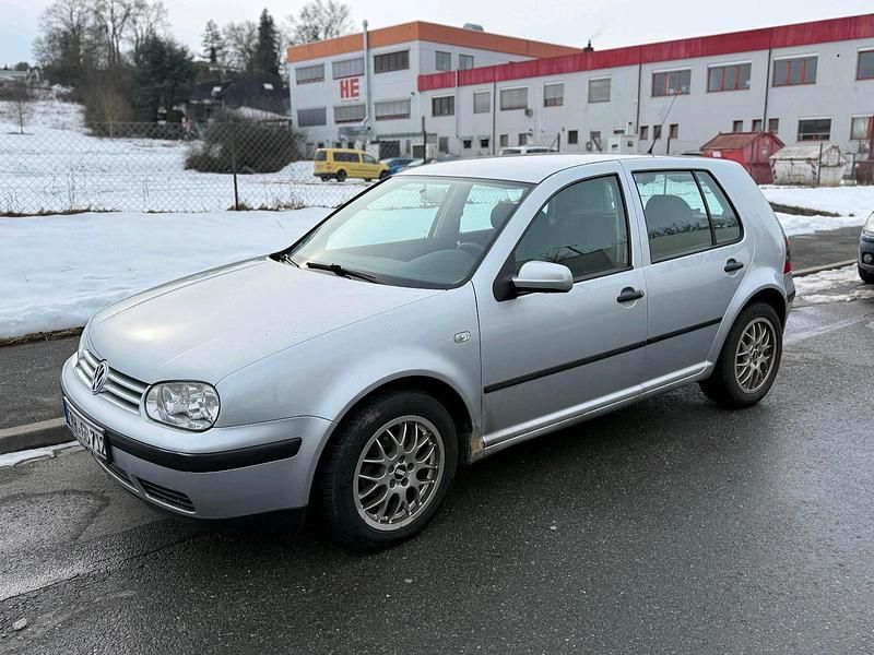 Gebraucht VW Golf IV 104 PS (76 kW) 2001 Silber Kleinwagen
