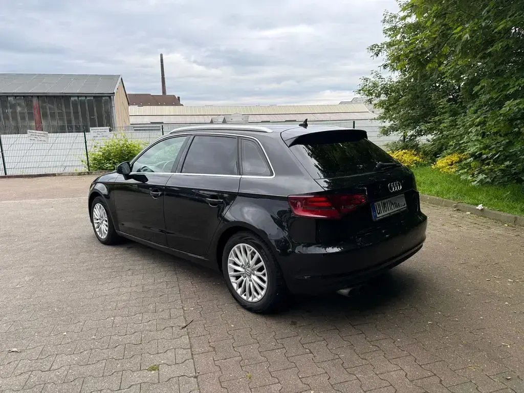 Gebraucht Audi A3 Ambiente 122 PS (89 kW) 2013 Schwarz Limousine