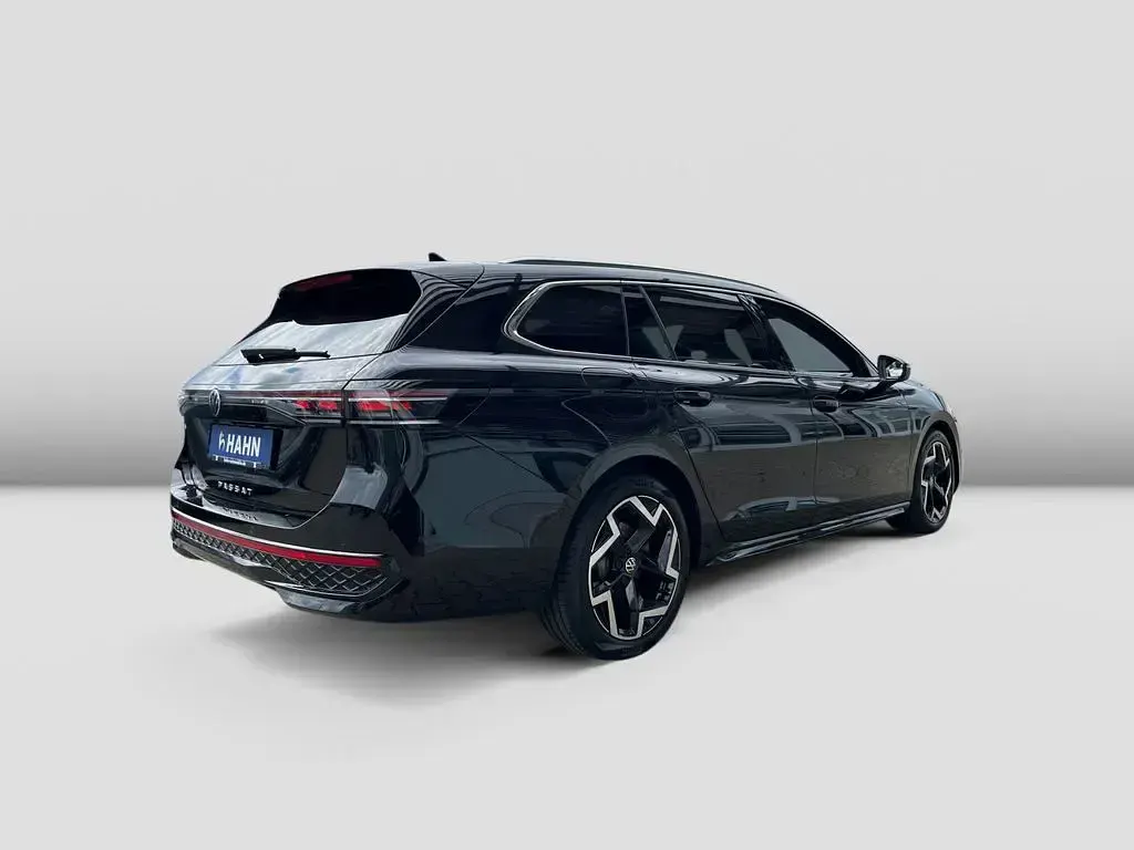 Gebraucht VW Passat R-line 150 PS (110 kW) 2025 Schwarz Kombi