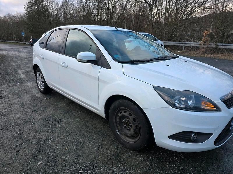 Gebraucht Ford Focus 125 PS (91 kW) 2010 Weiß Limousine