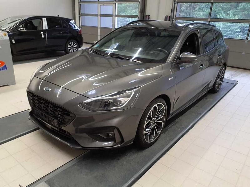 Magneticgrau metallic Gebraucht 2020 Ford Focus ST-Line Kombi | 13.970 € (Fairer Preis) - Bild 1/4