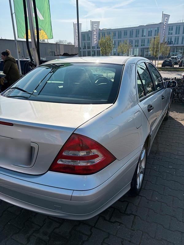 Gebraucht Mercedes C180 142 PS (104 kW) 2007 Silber Limousine