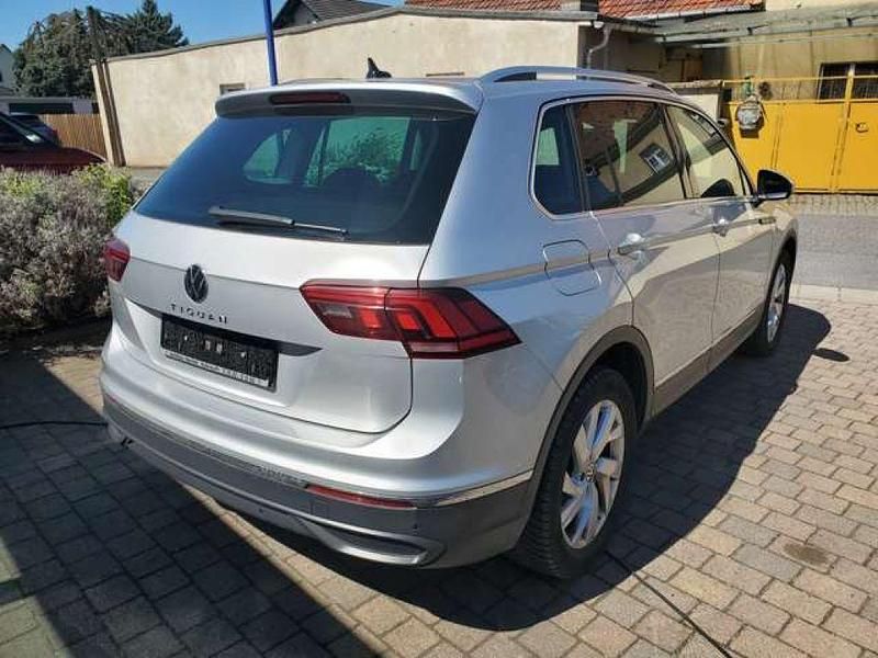 Gebraucht VW Tiguan Life 150 PS (110 kW) 2023 Reflexsilber metallic (metallic) SUV