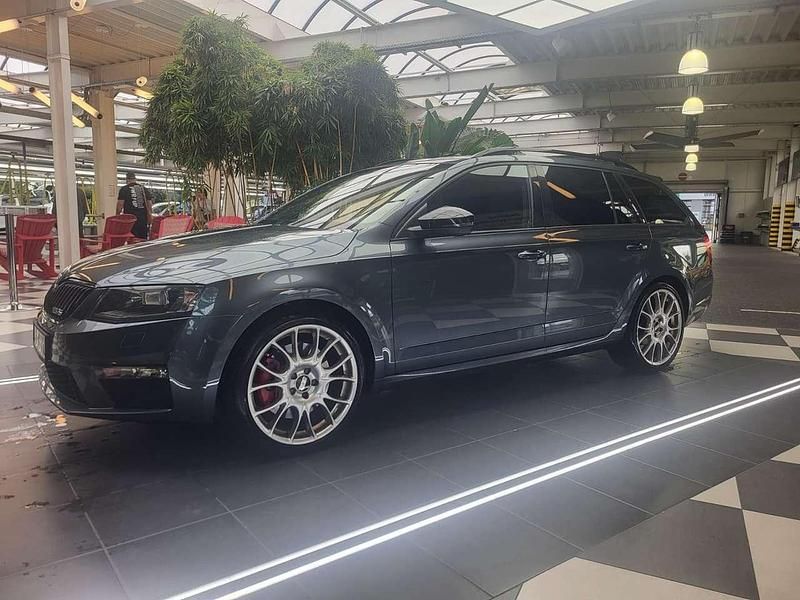 Grau Gebraucht 2015 Skoda Octavia RS Kombi | 15.999 € (Fairer Preis) - Bild 1/4