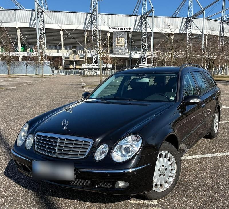 Gebraucht Mercedes E200 Elegance 163 PS (119 kW) 2005 Schwarz Kombi