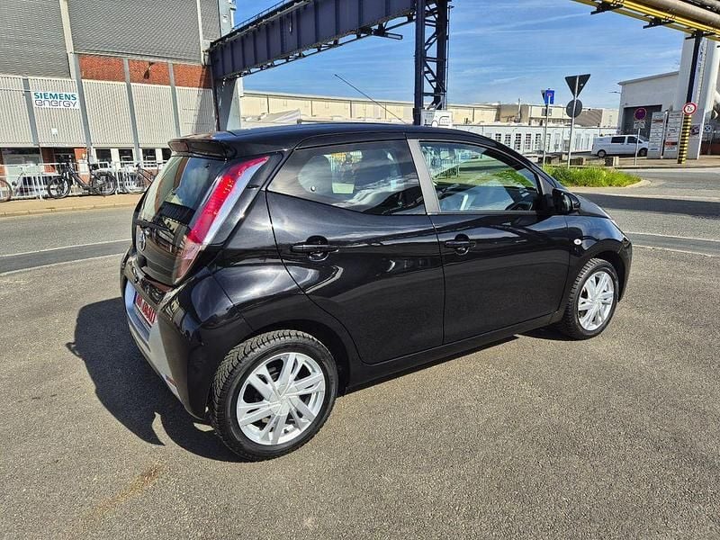 Gebraucht Toyota Aygo X-play 69 PS (50 kW) 2018 Schwarz Kleinwagen