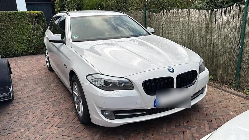 Weiß Gebraucht 2011 BMW 525 Kombi | 3.500 € (Superpreis) - Bild 1/4