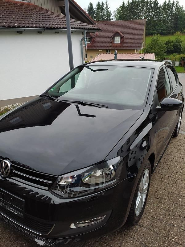 Schwarz Gebraucht 2013 VW Polo Match Kleinwagen | 6.890 € (Fairer Preis) - Bild 1/4