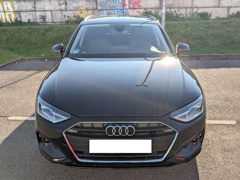 Schwarz Gebraucht 2022 Audi A4 Kombi | 22.500 € - Bild 1/4