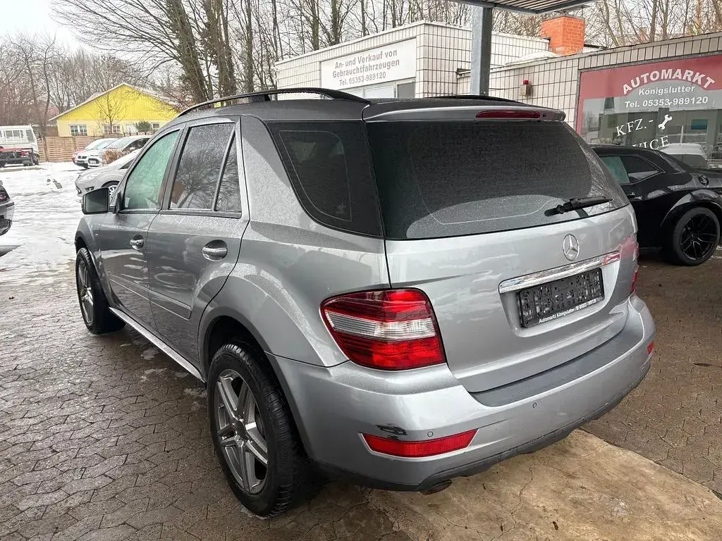 Gebraucht Mercedes ML300 204 PS (150 kW) 2010 Silber SUV