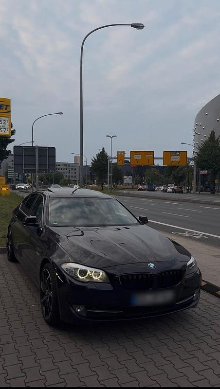 Schwarz Gebraucht 2011 BMW 530 Limousine | 11.500 € (Fairer Preis) - Bild 1/4