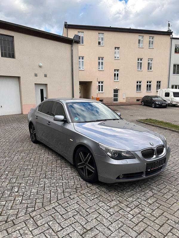 Grau Gebraucht 2005 BMW 525 Limousine | 3.990 € (Guter Preis) - Bild 1/4