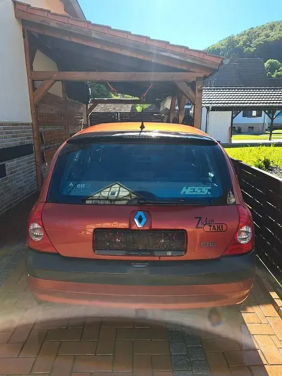 Brugt Renault Clio II 75 HK (55 kW) 2004 Rød Sedan