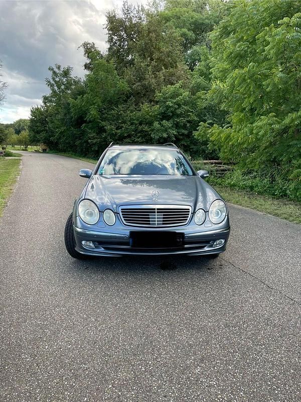 Schwarz Gebraucht 2004 Mercedes E320 Avantgarde Kombi | 2.600 € (Guter Preis) - Bild 1/4