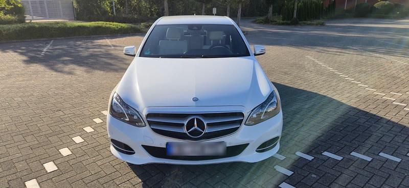 Weiß Gebraucht 2014 Mercedes E250 Limousine | 21.450 € (Guter Preis) - Bild 1/4