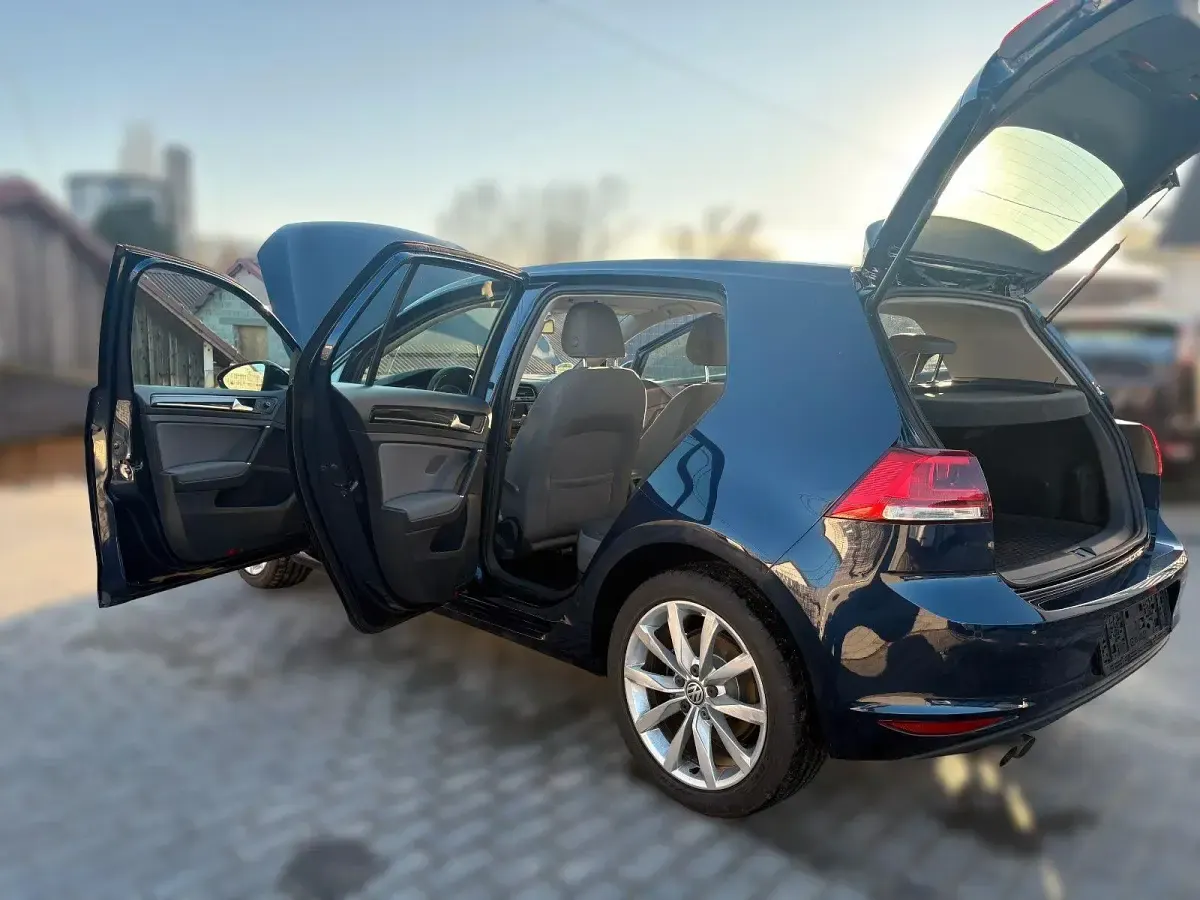 Second-hand VW Golf VII Highline 125 CP (91 kW) 2014 Albastru Hatchback