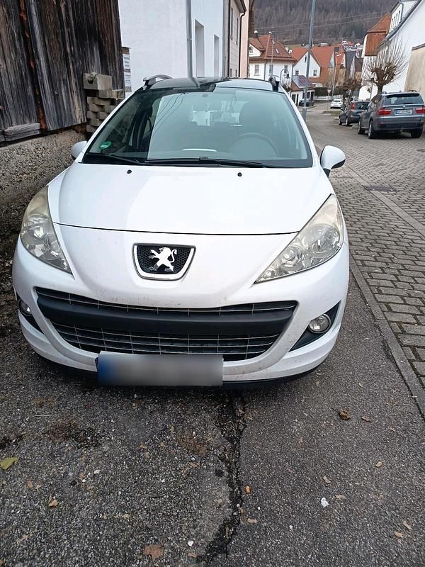 Gebraucht Peugeot 207 Family 95 PS (69 kW) 2012 Weiß Kombi