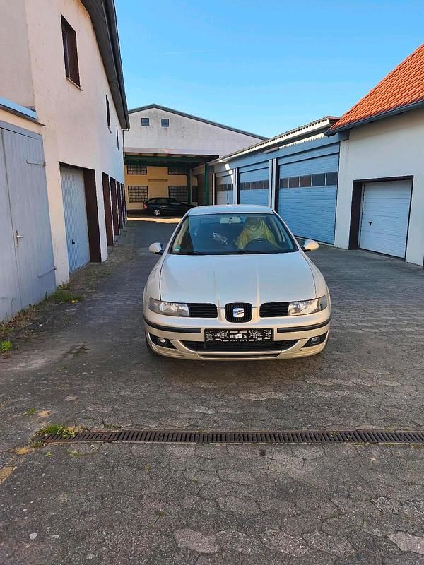 Gelb Gebraucht 2003 Seat Leon Limousine | 1.200 € (Fairer Preis) - Bild 1/4