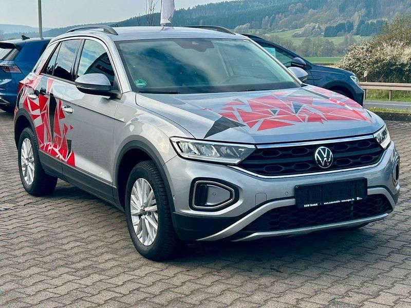 Second-hand VW T-Roc Life 150 CP (110 kW) 2023 Argintiu SUV