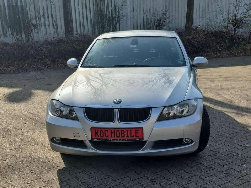 Gebraucht BMW 318 129 PS (94 kW) 2007 Titansilber metallic Limousine