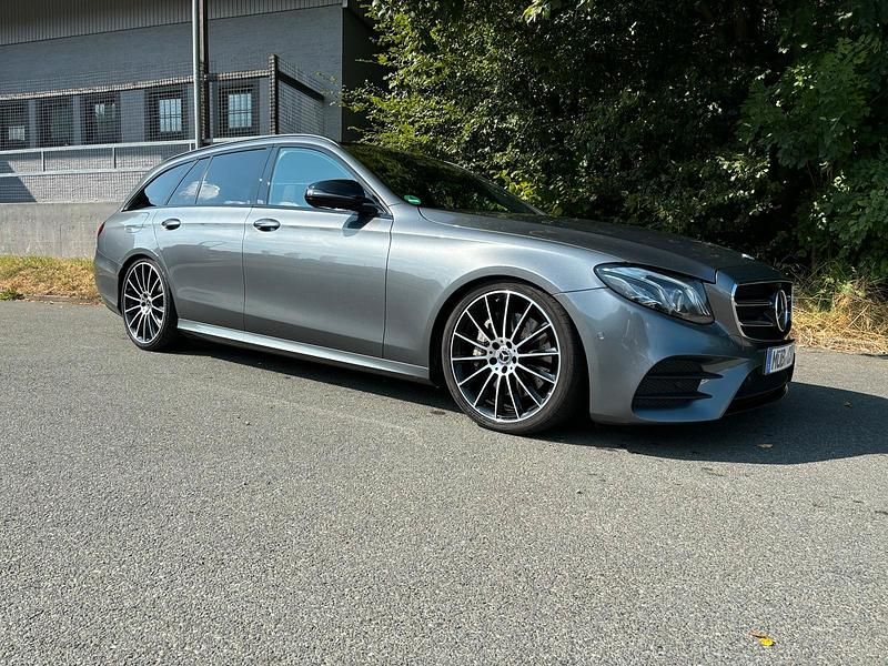 Grau Gebraucht 2018 Mercedes E400 Kombi | 27.000 € (Guter Preis) - Bild 1/4