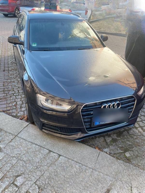Schwarz Gebraucht 2013 Audi A4 S-Line Kombi | 12.999 € (Teuer) - Bild 1/4