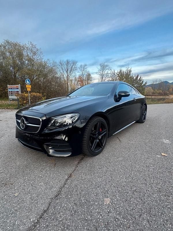 Schwarz Gebraucht 2018 Mercedes E350 AMG line Coupé | 32.500 € (Guter Preis) - Bild 1/4