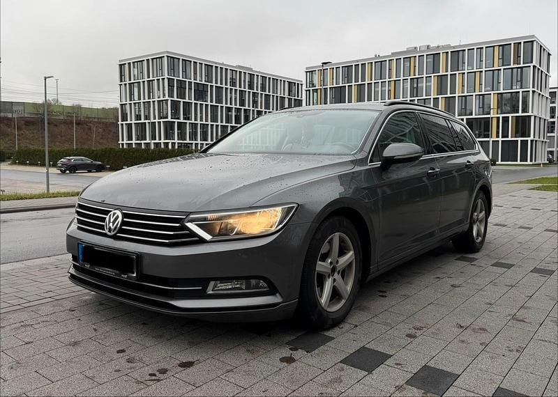 Grau Gebraucht 2015 VW Passat Kombi | 11.350 € (Superpreis) - Bild 1/4