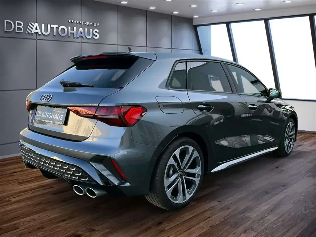 Używany Audi S3 Ambiente 333 KM (244 kW) 2025 Szary Sedan/Limuzyna