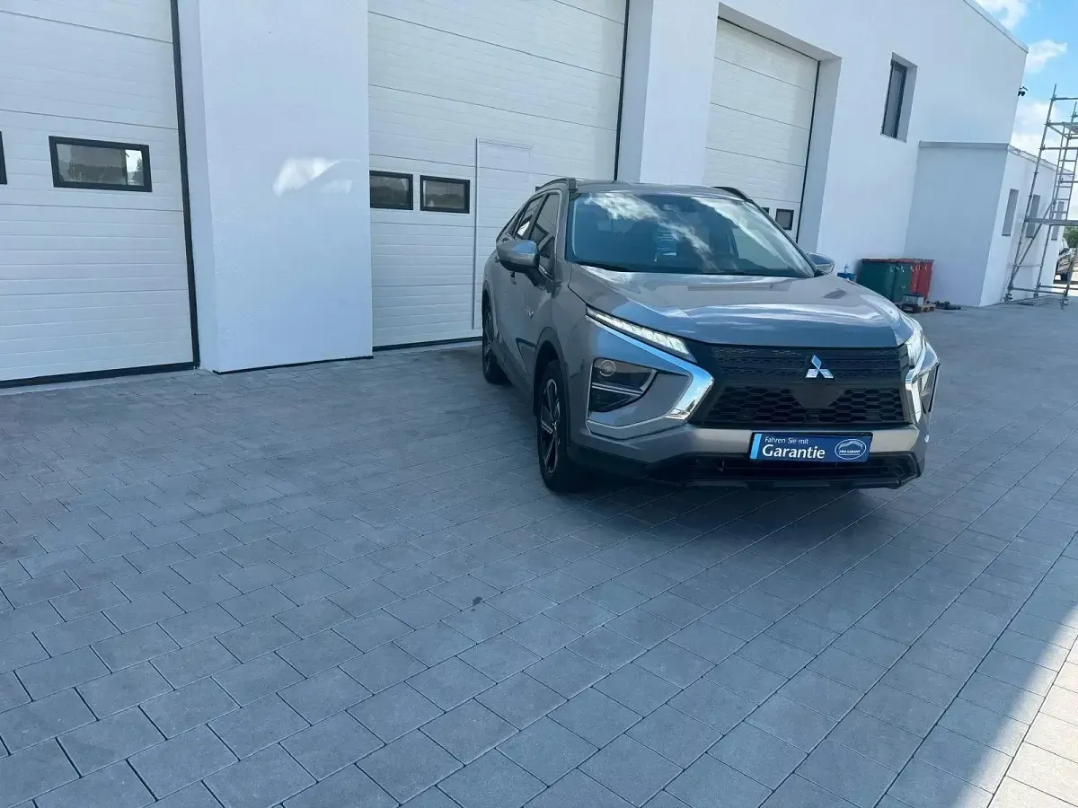 Gebraucht Mitsubishi Eclipse Cross Basis 188 PS (138 kW) 2021 Grau SUV