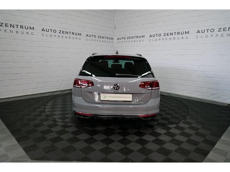 Gebraucht VW Passat R-line 200 PS (147 kW) 2023 Grau Kombi