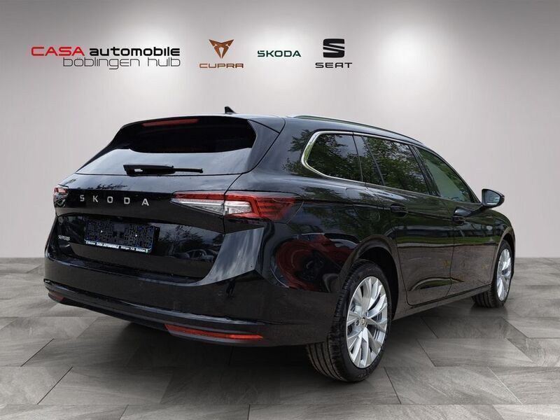 Gebraucht Skoda Superb Selection 150 PS (110 kW) 2024 Onyxschwarz metallic Kombi
